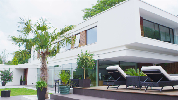 View of the exterior of a luxury contemporary home - Footage, Video