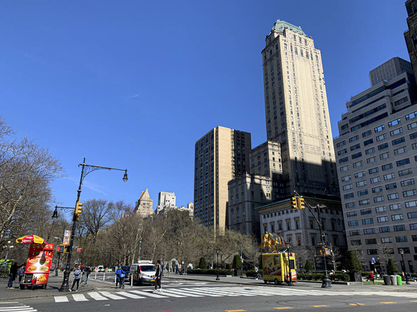(NEW) Some stores are closed in New York amid Coronavirus. March 21,2020,New York, USA :Some stores are closed and the streets are empty because of the Coronavirus decree in New York this Saturday (21). Credit:Niyi Fote/Thenews2 (Foto: Niyi Fote/TheN - Foto, afbeelding