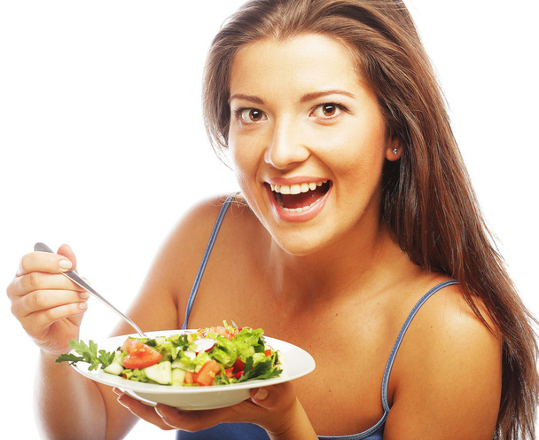 Giovane donna felice mangiare insalata
. - Foto, immagini