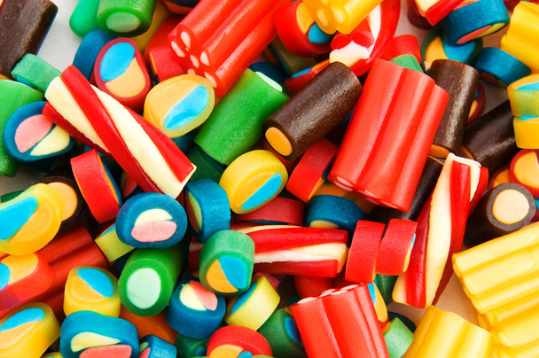 Fondo hecho de dulces de colores
 - Foto, imagen