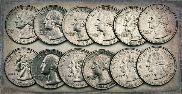 Dispersão de moedas de níquel. Dinheiro, inflação e falência - Foto, Imagem
