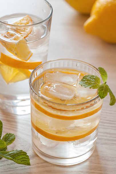 Fresh cold lemonade with lemons - Φωτογραφία, εικόνα