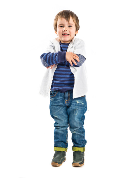 Enfant avec les bras croisés sur fond blanc
 - Photo, image