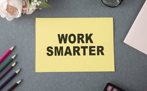 Inspirational and motivation life quote on paper note - Work harder not smarter. - Foto, imagen