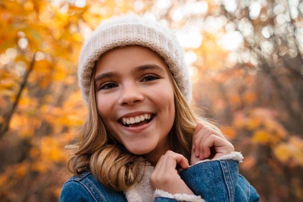 Image of young beautiful happy girl walking outdoors in autumn park - Valokuva, kuva