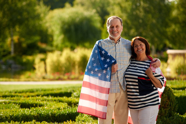 Retired couple with usa flag. - Фото, изображение