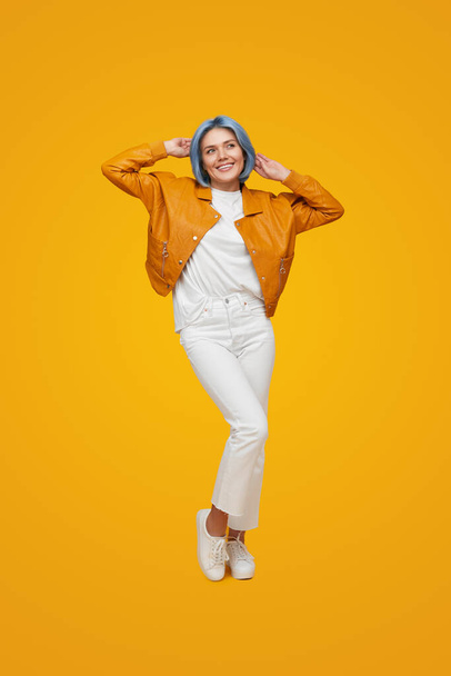 Happy stylish woman with dyed hair - Valokuva, kuva