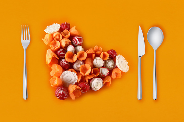 fantasía de verduras con zanahorias y rábanos en forma de
  - Foto, Imagen