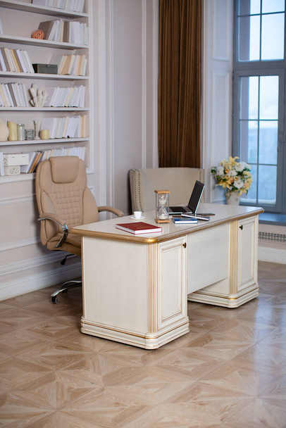Desk and chair in the office - Fotoğraf, Görsel