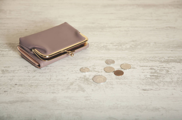 coins with wallet on the wooden table - Foto, afbeelding