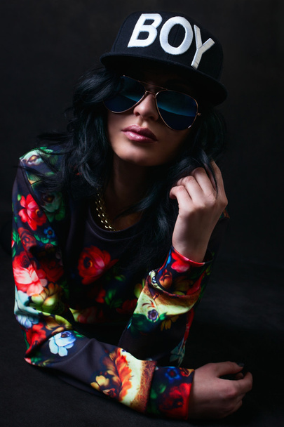 Pretty Sexy brunette in a black cap and glasses. Swag girl. Fash - Valokuva, kuva
