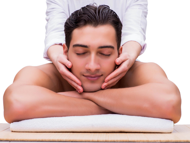 Przystojny mężczyzna podczas masażu spa - Zdjęcie, obraz