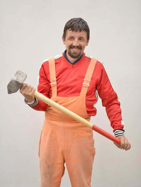 Hombre y martillo de trineo
 - Foto, imagen