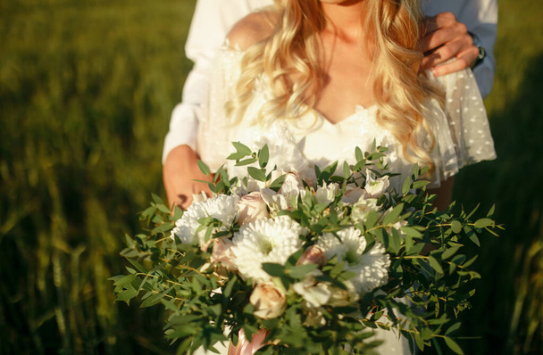 Wedding bouquet in the hands of the bride. - Fotoğraf, Görsel