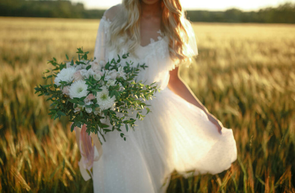 Wedding bouquet in the hands of the bride. - Photo, Image