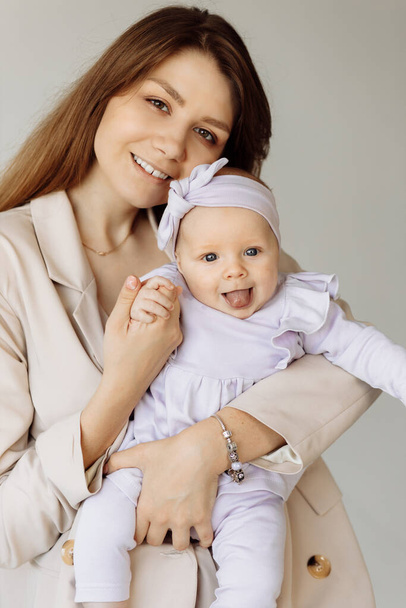 young happy mother and daughter in studio - Foto, immagini