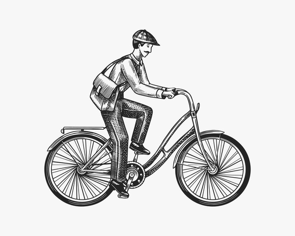 Een man op een fiets. Milieuvriendelijk vervoer. De postbode fietst. Vintage custom embleem, label badges voor t-shirt. Monochrome retro stijl. Met de hand gegraveerde schets - Vector, afbeelding