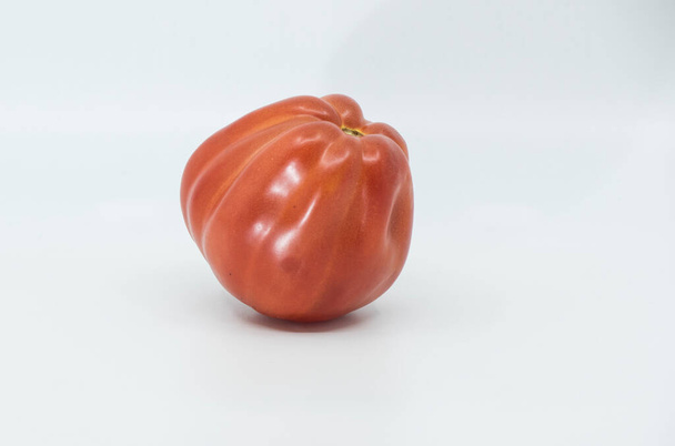 tomate vermelho e maduro, vegetal saudável em uma dieta equilibrada - Foto, Imagem