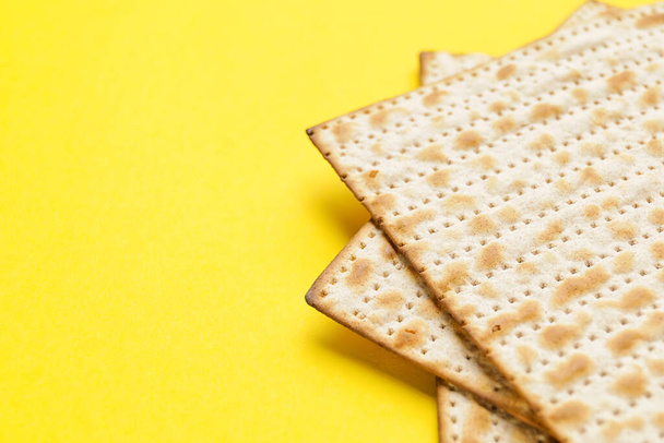 Fısıh bayramı için Yahudi ekmek matzası - Fotoğraf, Görsel