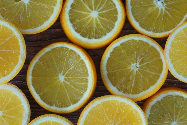 Nahaufnahme von Orangenschnitten - Foto, Bild