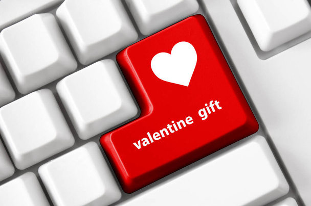кнопка клавіші зі знаком серця на клавіатурі комп'ютера, концепція дня Валентина, крупним планом
 - Фото, зображення