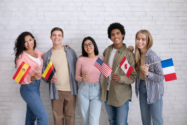 Imigranci z różnych krajów i wymiany studentów w szkole językowej - Zdjęcie, obraz
