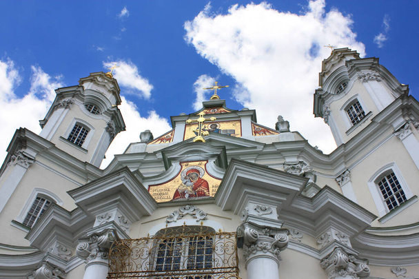 Kirche Allerheiligen in Pochayiv Lavra in der Ukraine - Foto, Bild