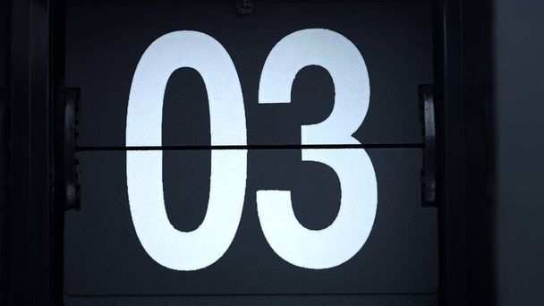 Κοντινό πλάνο Flip ρολόι Λευκό αριθμό 03, έννοια του χρόνου - Φωτογραφία, εικόνα