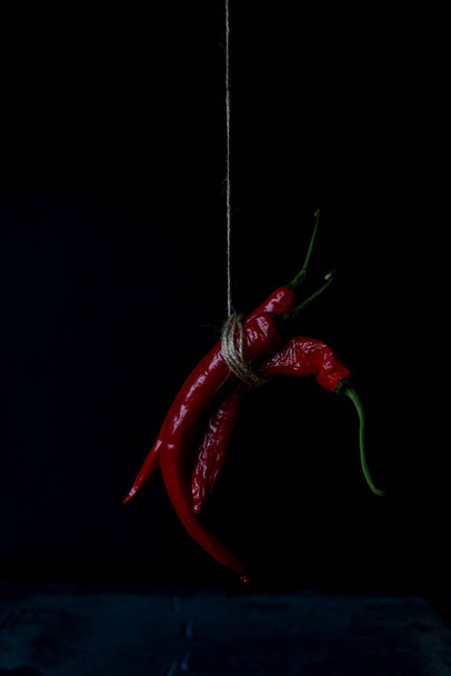 Висячий красный чили - Фото, изображение