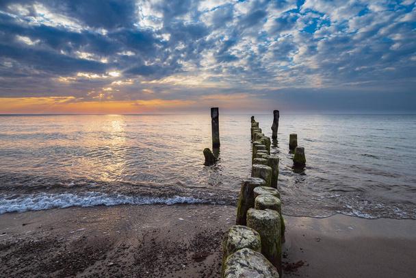 ドイツ、グラールミュリッツのバルト海沿岸のグライネス. - 写真・画像