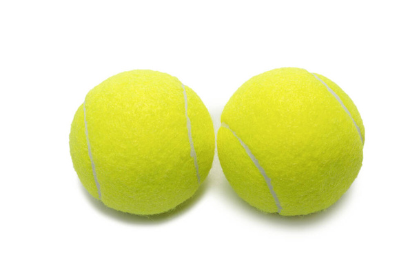 Tennisbälle isoliert auf weißem Hintergrund.  - Foto, Bild