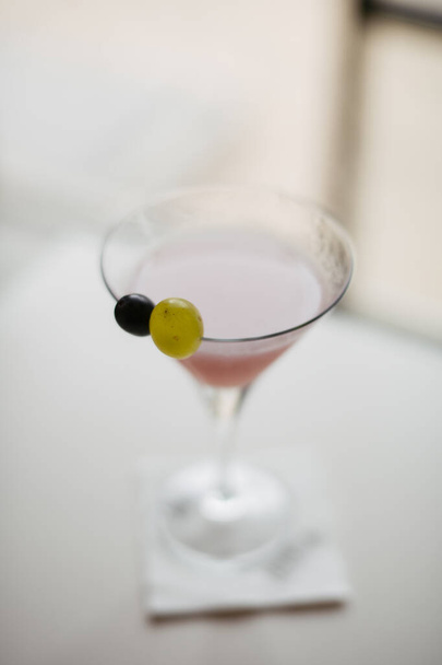 close-up view of cosmopolitan cocktail on the bar counter. - 写真・画像