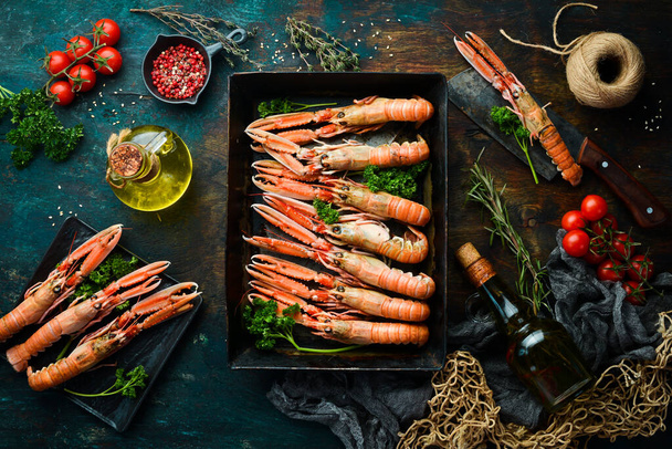 langoustines. raw scampi ready to be cooked in black stone background. Top view. Free copy space. - Fotografie, Obrázek