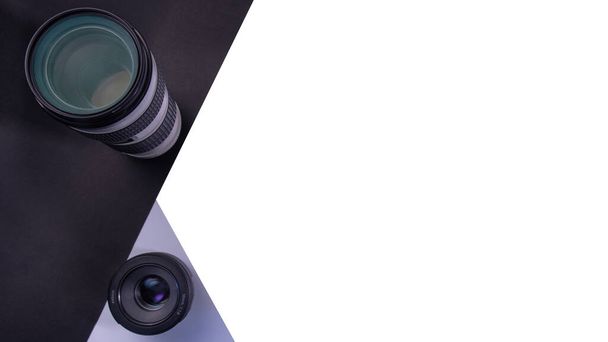 Banner de concepto de fotografía con 1 teleobjetivo y una lente principal en un fondo de color neutro.  - Foto, imagen
