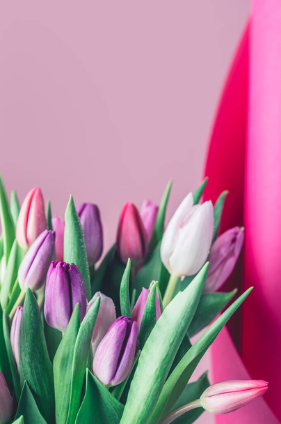 Bouquet classique coloré de tulipes - Photo, image