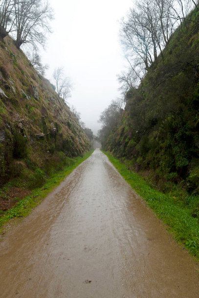 Greenway Camino de la Plata em linha reta com chuva em Hervas - Foto, Imagem