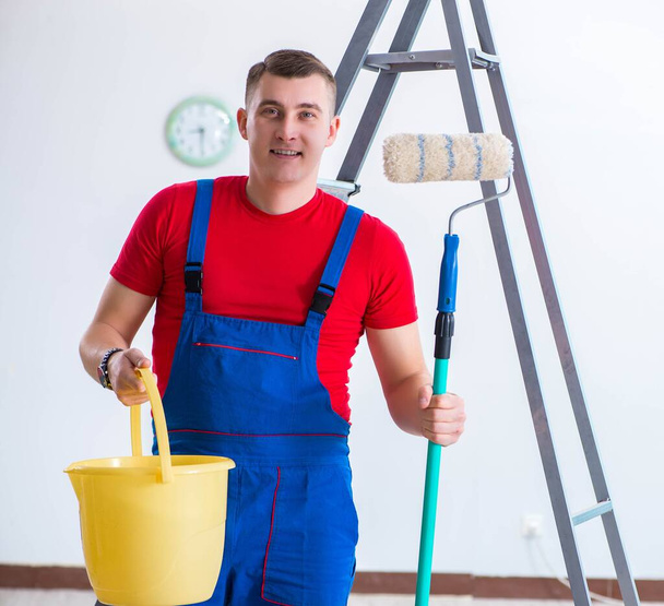 Male painter preparing for painting job at construction site - Foto, Bild