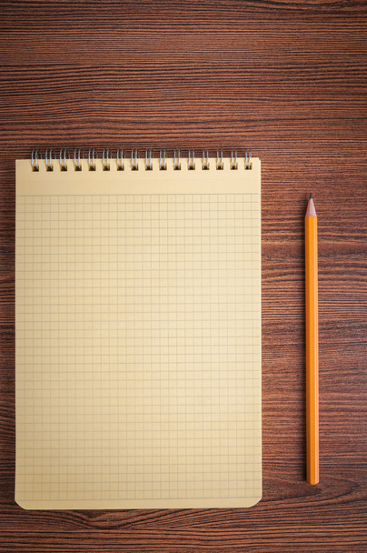 Blank notepad and pencil - Фото, изображение