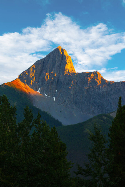 Sunset over The Wedge, a mountain peak named for its similarity to a carpenter's wedge. Located at Mount Kidd in the Kananaskis country of the Canadian Rockies near Banff National Park, this peak is 8,700 feet tall. - Фото, изображение