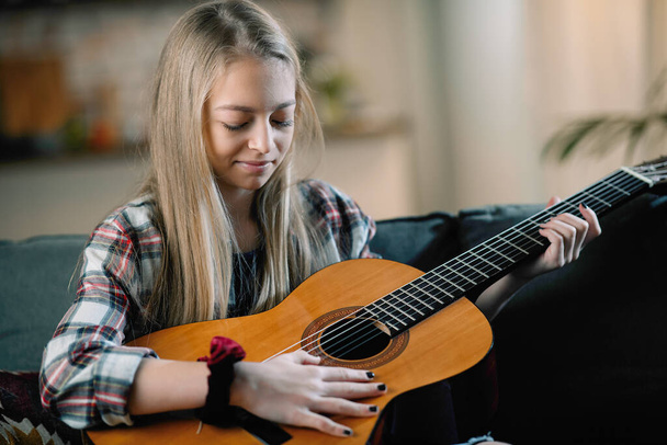 portrait of teenage girl with guitar - Fotografie, Obrázek
