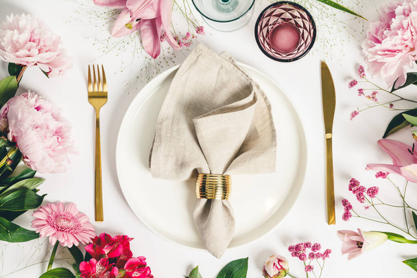 Elegant table setting with floral decor, flat lay - Valokuva, kuva