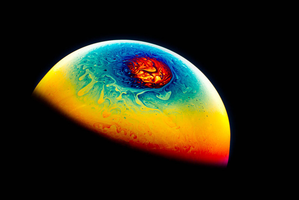 Полумыльный пузырь Bubble Ball абстрактный задний полукруг. Модель космоса или планеты вселенная космическая - Фото, изображение