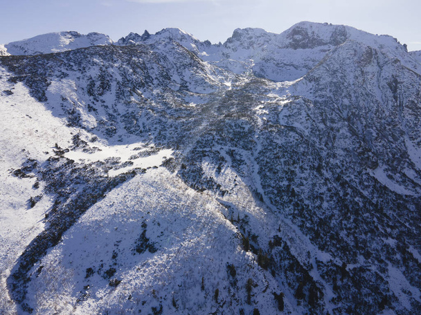 Aerial winter view of Kupens and Orlovets peaks, Rila Mountain, Bulgaria - Foto, Bild