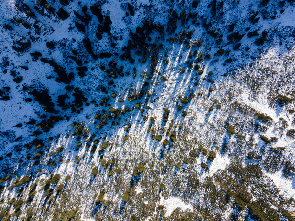Aerial winter view of Rocky hills near Malyovitsa peak, Rila Mountain, Bulgaria - Foto, Imagem