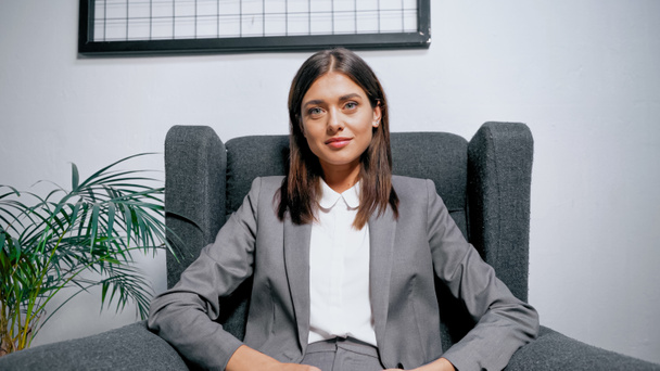 Young businesswoman looking at camera in office  - Φωτογραφία, εικόνα