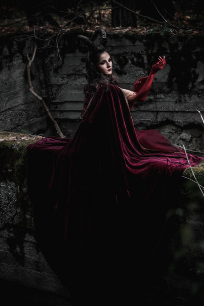 Dark fairy in the forest - Foto, afbeelding