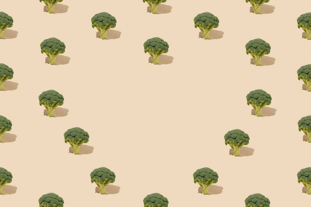 Creative heart shape pattern made of green broccoli against bright background. Authentic minimal food concept. - Φωτογραφία, εικόνα