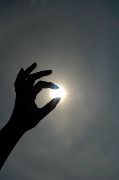 літнє сонце як символ спекотної погоди і яскравого дня
 - Фото, зображення