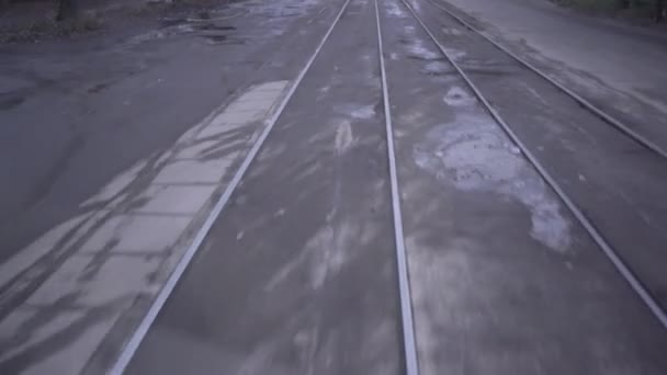 Szyny tramwajowe z okna tramwaju - Materiał filmowy, wideo