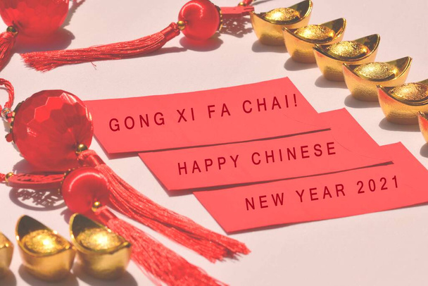 Textetikett mit verschwommenem Hintergrund der chinesischen Neujahrsdekoration, Frohes Chinesisches Neujahr 2021.  - Foto, Bild